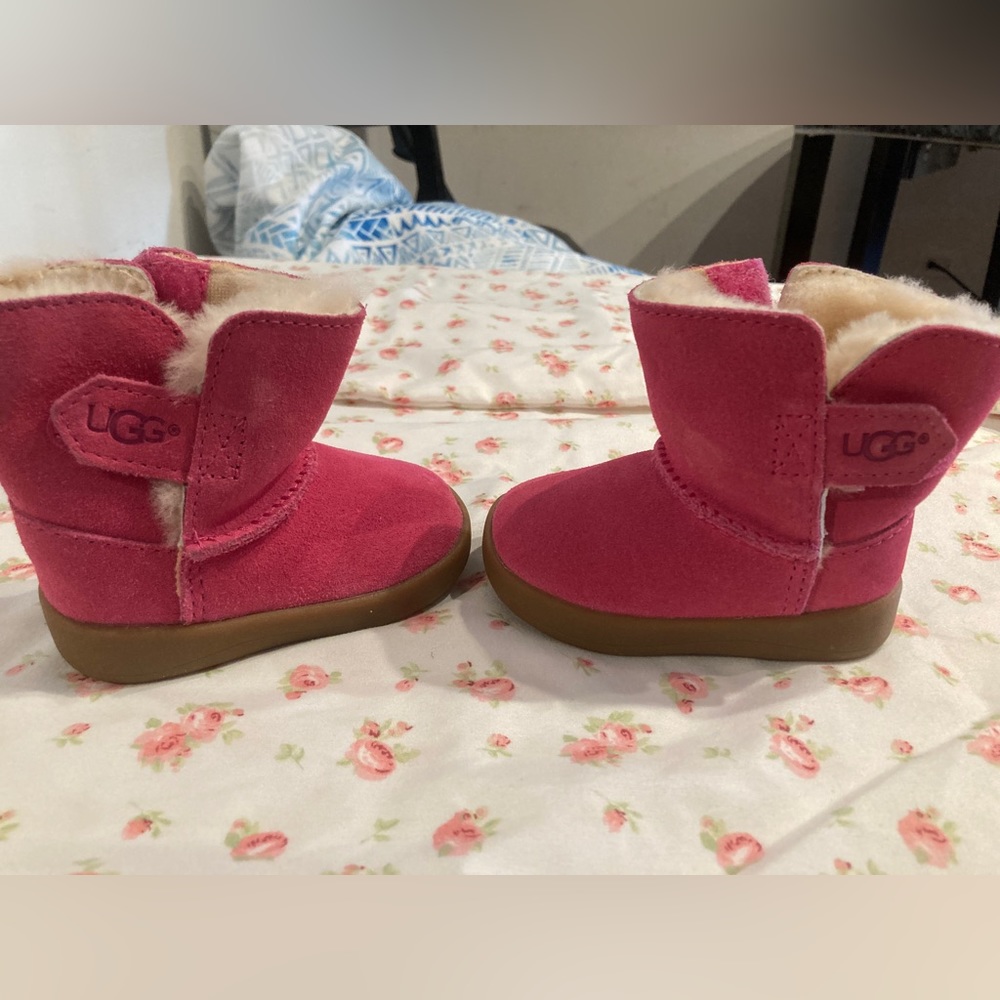 Toddler / Baby Uggs Size 2